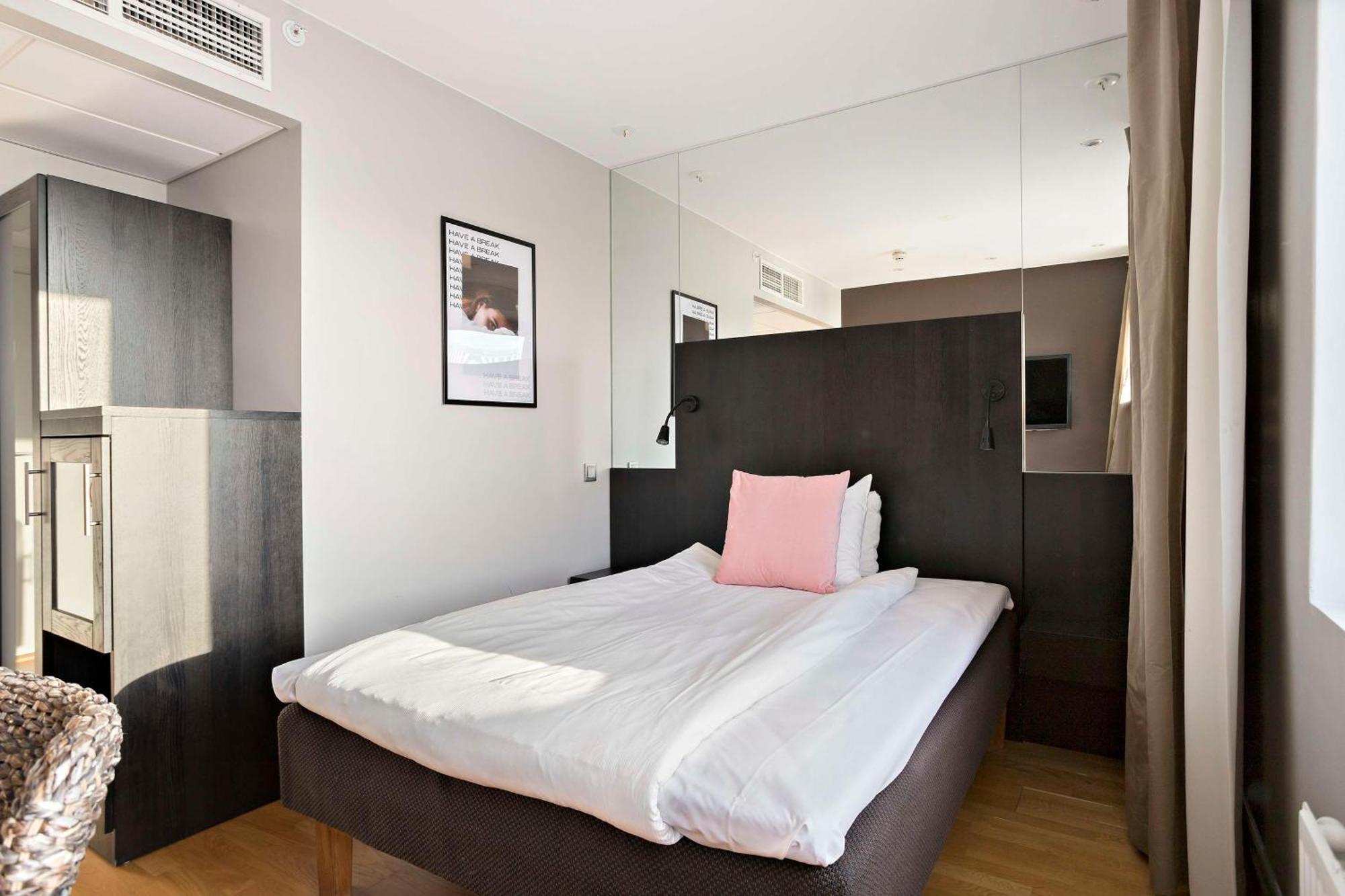 Hotel by Maude Solna Exteriér fotografie